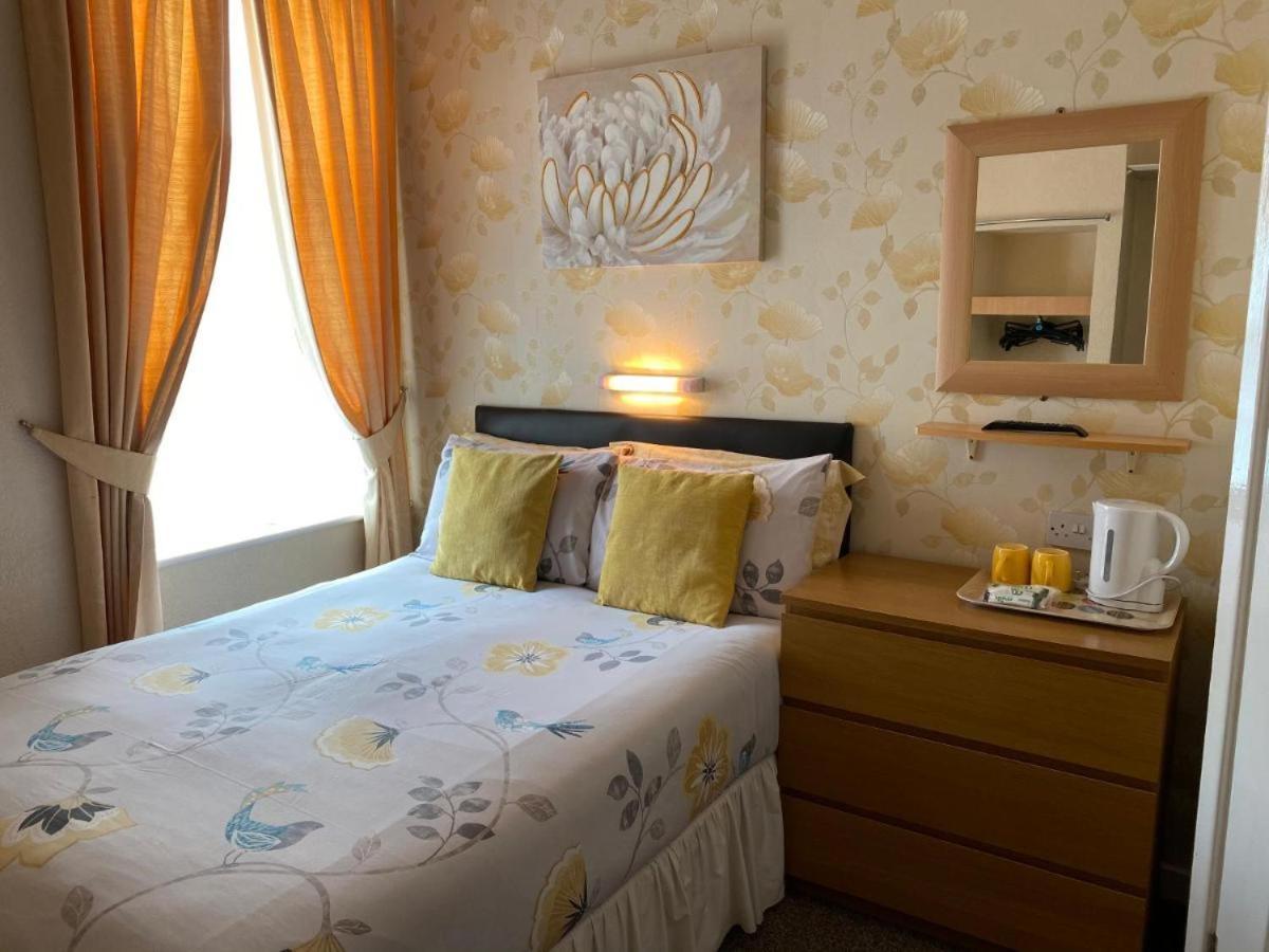 Clifton Private Hotel ブラックプール エクステリア 写真